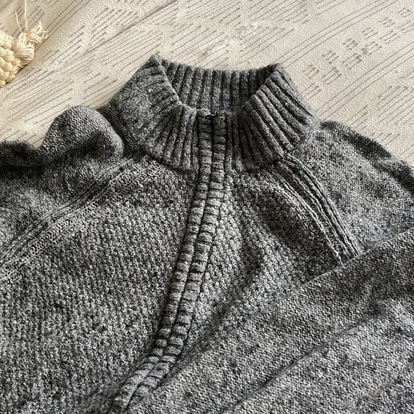 Thick dark grey zip up sweater - can be worn as a men’s or women’s - Picture 2 of 3